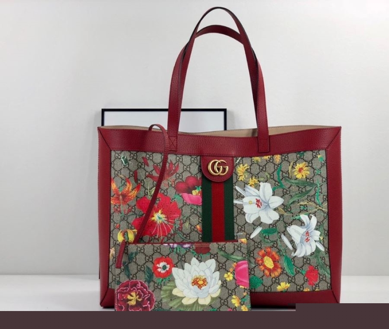 G*u*i shopping bags